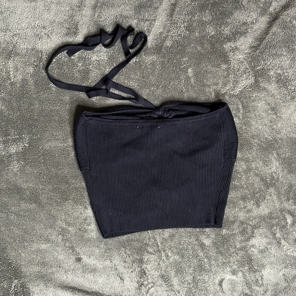 Knit Key Hole Halter Top - Picture 2 of 4